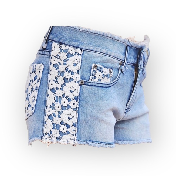 LF Pants - new LF Carmar ꕥ Floral Crochet Lace Cut Off Denim Shorts ꕥ White Lace Trim ꕥ 27